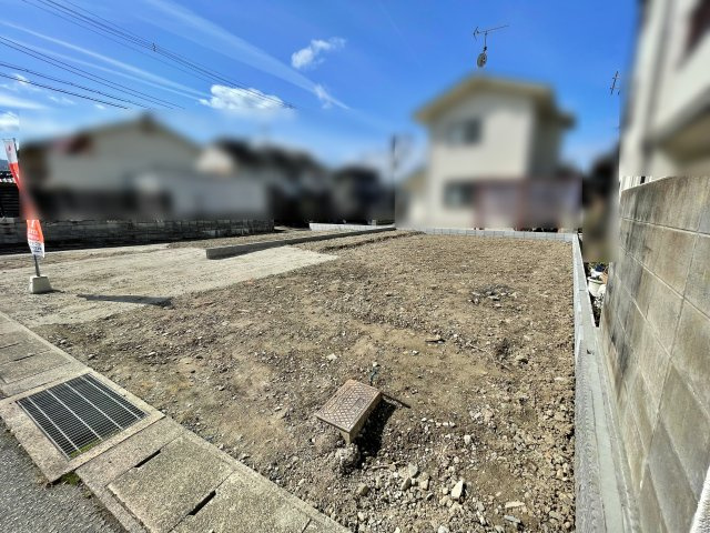 新築戸建　ブルーミングガーデン篠町野条イカノ辻南の前面道路含む現地写真