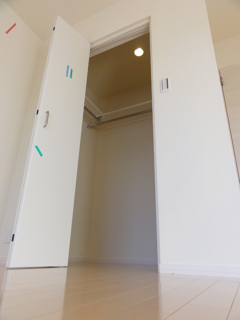 ソルクレスト大森の収納|1.3帖のウォークインクローゼット