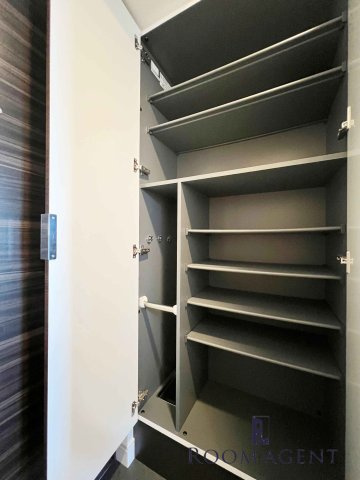 プレサンス錦通THE葵の玄関