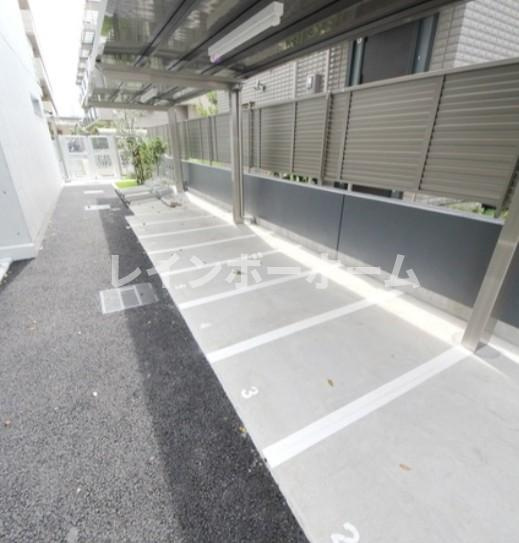 blue palette浦安の駐車場