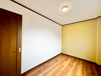 【洋室】 | 鷹合２丁目　中古一戸建 | 明るい洋室です