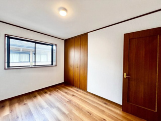 【洋室】 | 鷹合２丁目　中古一戸建 | ゆったりした洋室です