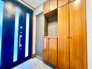 【玄関】 | 鷹合２丁目　中古一戸建 | 明るい玄関です