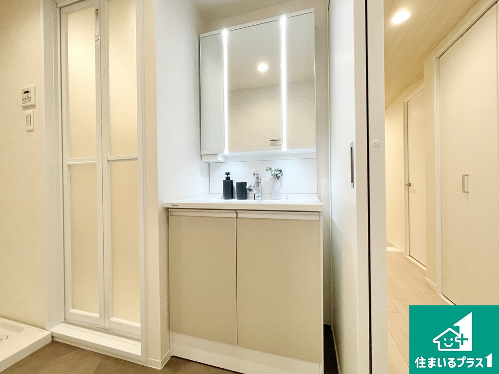 メゾンドール浜寺北の独立洗面台|独立洗面台、朝の身支度には欠かせません