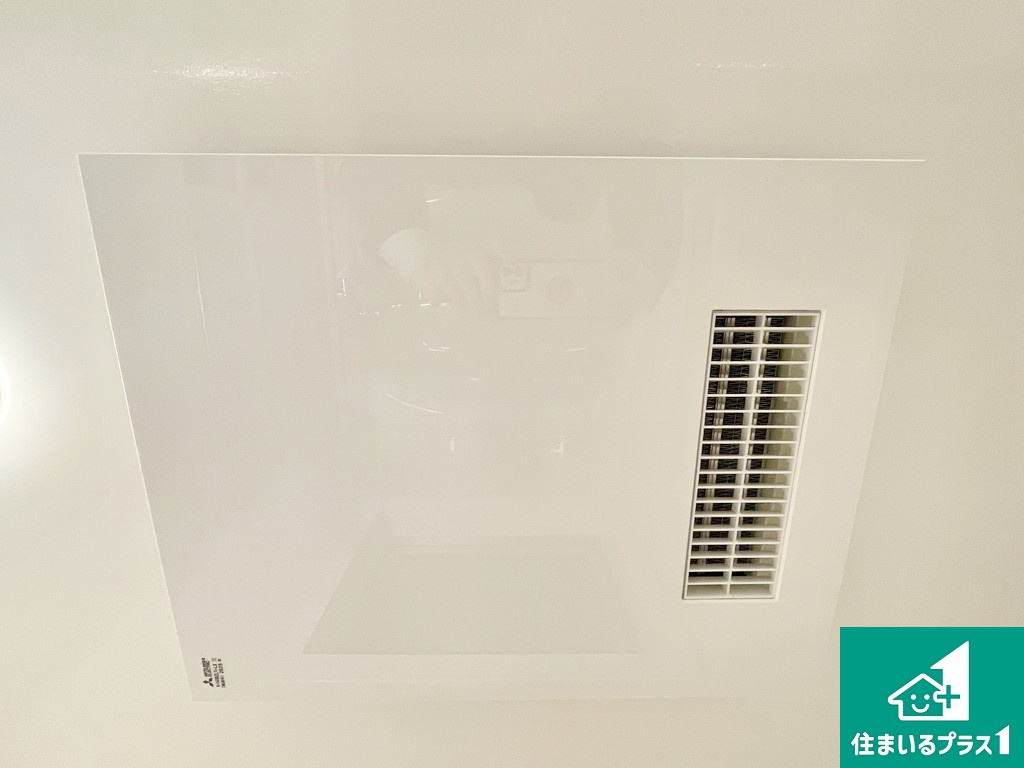 メゾンドール浜寺北の冷暖房・空調設備|四季を通して快適なバスライフをお手伝いする浴室暖房乾燥機！浴室の乾燥・暖房・涼風・換気はもちろん、２４時間換気にも対応！