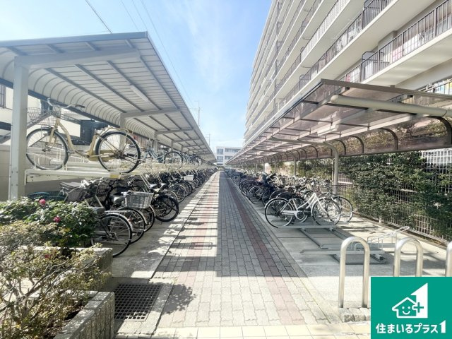 メゾンドール浜寺北の駐輪場