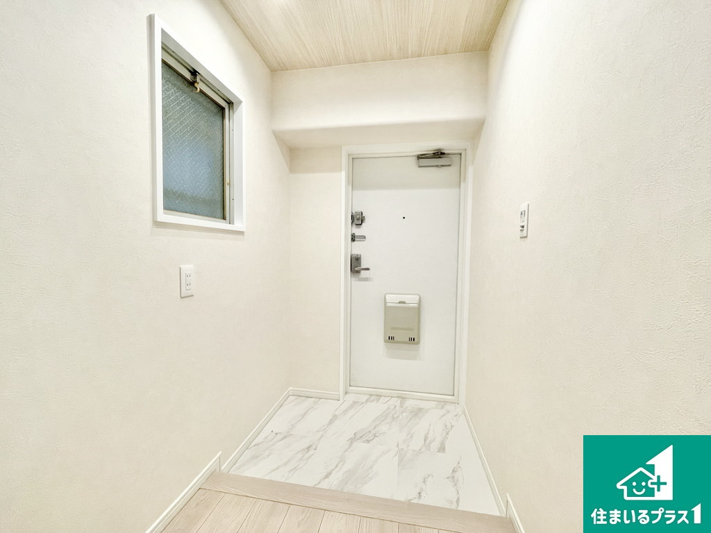 メゾンドール浜寺北の玄関|明るい玄関です