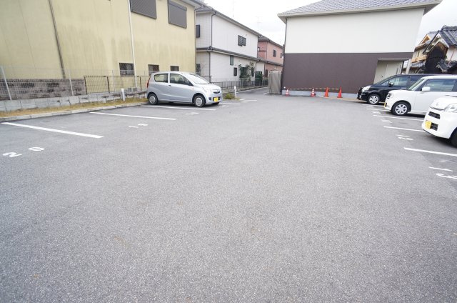 プラン・ド・エスト　Ｂ棟の駐車場