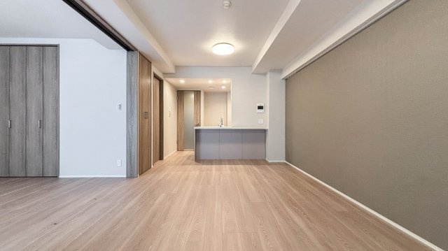 グランツオーベル目白近衛町の居間・リビング|グランツオーベル目白近衛町：約１１．６帖のリビングには床暖房が付いており寒い季節でも暖かくお過ごしいただけます！