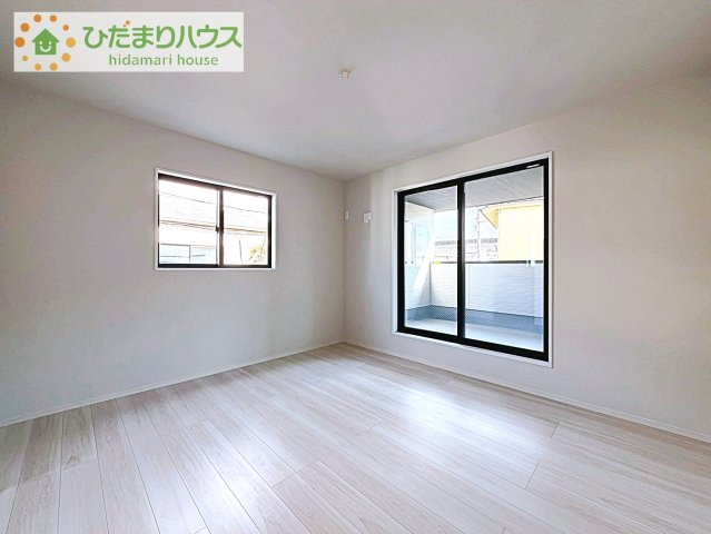 【寝室】 | 土浦市中央3期　新築戸建　2号棟 | 広めの主寝室は、ベッドの他にもパソコンデスクやドレッサーなども置けちゃいます(*^-^*)