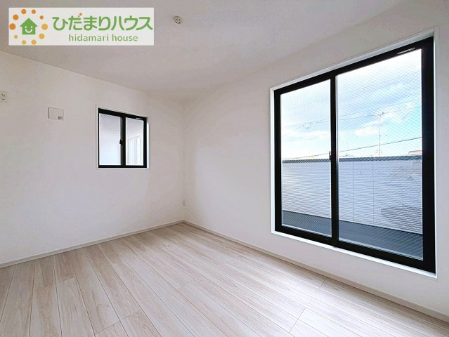 【洋室】 | 土浦市中央3期　新築戸建　2号棟 | バルコニーに面している居室なので、自然と光が差し込みます♪