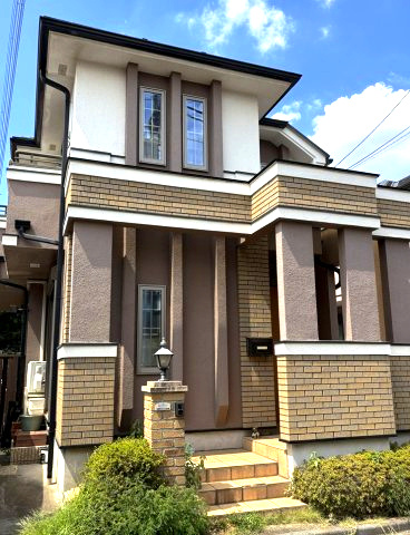 三鷹新川4丁目の外観|落ち着いた雰囲気で、周囲の環境にも調和した外観です。