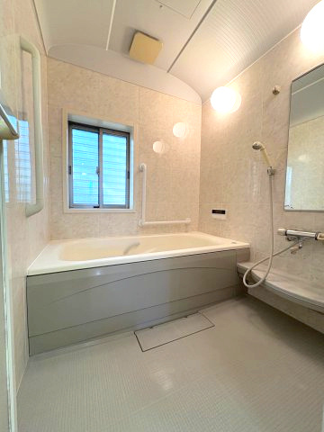 三鷹新川4丁目の浴室|家族で使いやすい、広さのあるお風呂です。
