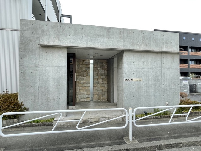 ｓｔｕｄｉｏ　ｆｌａｔ　ｍｉｎａｍｉ－ｏｓａｗａのエントランス