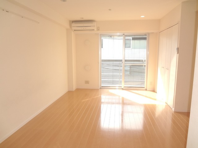 ｓｔｕｄｉｏ　ｆｌａｔ　ｍｉｎａｍｉ－ｏｓａｗａの居間・リビング|居室1