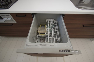 【キッチン】 | 【仲介手数料無料！！】八王子市上柚木　新築戸建て（全2棟）1号棟　3990万円 | 食器洗い乾燥機