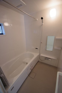 【浴室】 | 【仲介手数料無料！！】八王子市上柚木　新築戸建て（全2棟）1号棟　3990万円