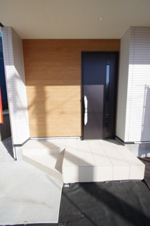 【玄関】 | 【仲介手数料無料！！】八王子市上柚木　新築戸建て（全2棟）1号棟　3990万円