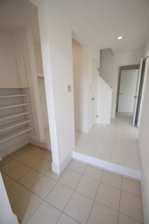 【玄関】 | 【仲介手数料無料！！】八王子市上柚木　新築戸建て（全2棟）1号棟　3990万円