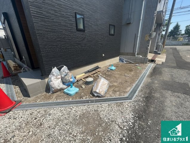 尼崎市南初島町　新築一戸建ての駐車場|駐車スペース！散水栓があるので、こまめに愛車を洗えます！