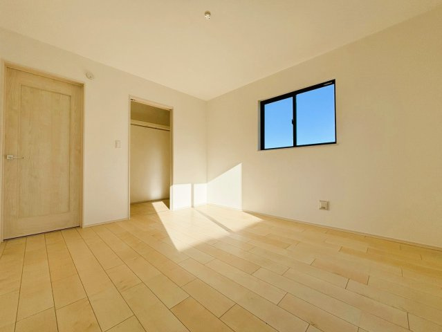 町田市原町田2丁目の洋室|どの居室も広さや動線に配慮され、家族のライフスタイルに合わせて多目的に使えます。寝室・書斎・子ども部