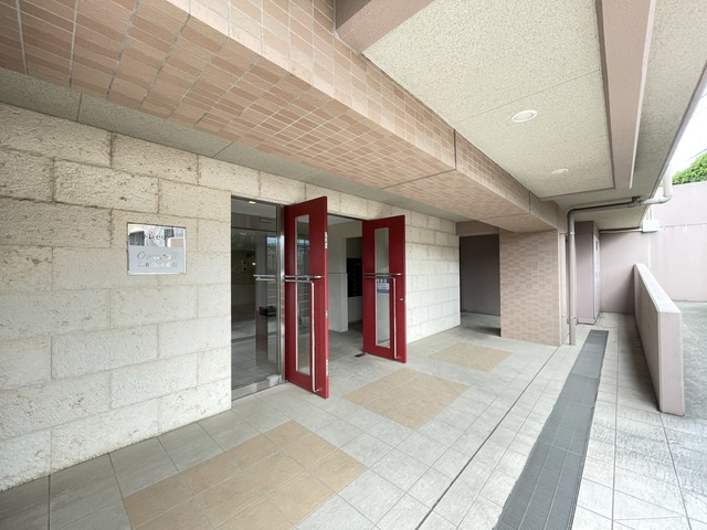 トレセリア大和田弐番館のエントランス