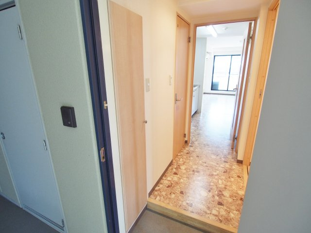 メゾン中野駅前の玄関