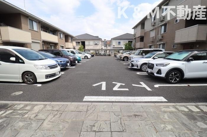 バリスサイトEの駐車場|車をお持ちの方に嬉しい駐車場付きの物件です