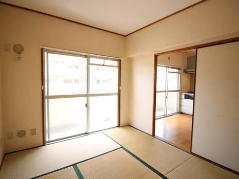 ガーデンハイツ滝山Bの和室