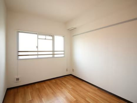 ガーデンハイツ滝山Bの洋室