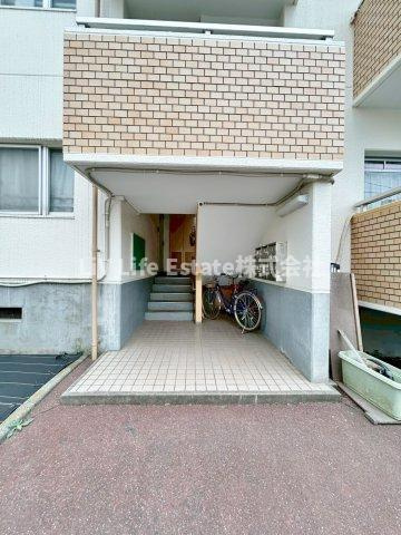 ガーデンハイツ滝山Bのエントランス