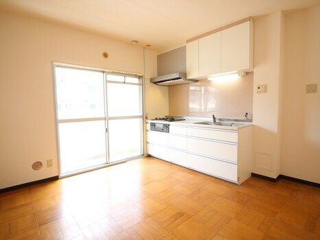 ガーデンハイツ滝山Bの居間・リビング