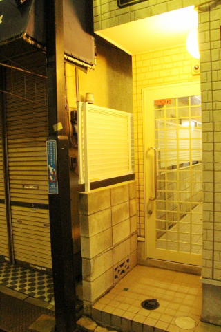 セントレジデンス中野のエントランス|夜でも明るいエントランスです☆