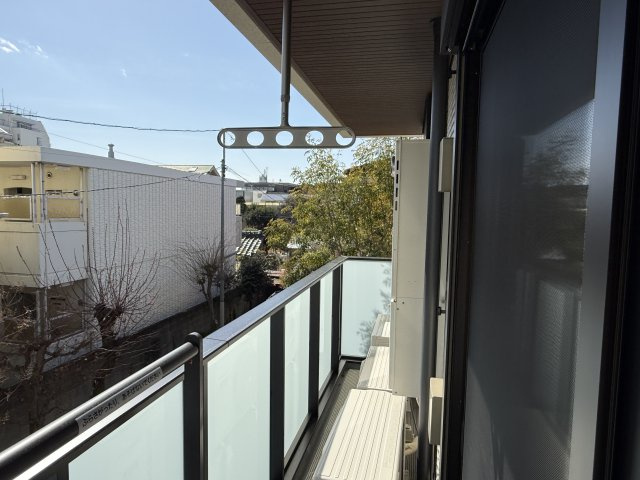 カーサセレーナ中野のバルコニー
