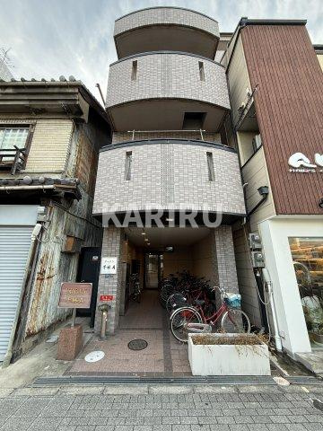 アーバン千林A棟のエントランス