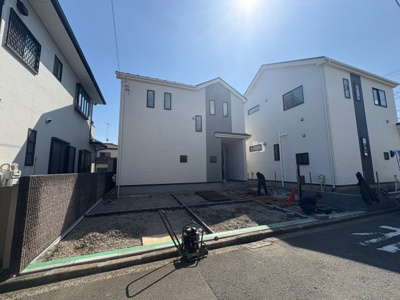 【外観】 | 全２棟／カースペース2台＋庭スペースの広さ！／瀬谷区南台