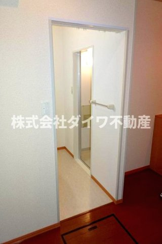 COZY　COURT　東岡崎の内装|洗面入り口　2019年撮影