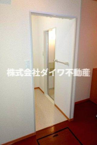 COZYCOURT東岡崎の内装|洗面入り口　2019年撮影