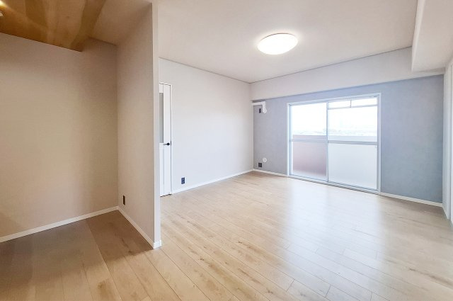 【居間・リビング】 | 朝日プラザ松原II | 広々としたリビングダイニング