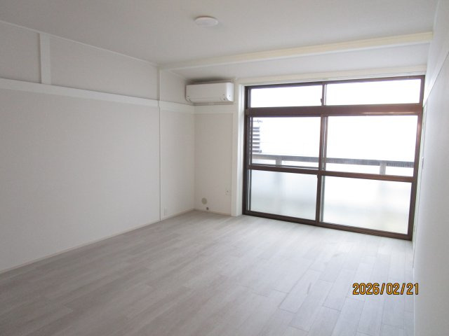 【居間・リビング】 | ポラーノハウス | こちらの居間で趣味の時間をお楽しみください