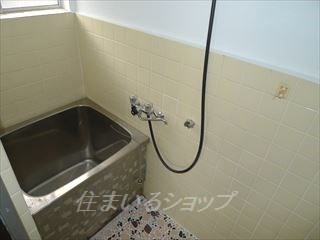 翠荘の浴室|シャワー・窓あり