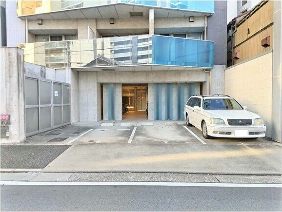 ｔｈｅ　ｇｌａｓｓｅｓのエントランス