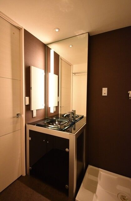 ｔｈｅ　ｇｌａｓｓｅｓの洗面所