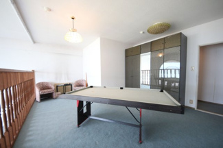 【洋室】 | 琵琶湖アーバンリゾート2番館 | 上階、吹抜とつながる洋室