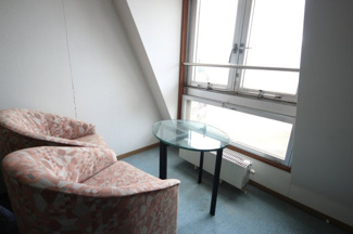 【洋室】 | 琵琶湖アーバンリゾート2番館 | 洋室の窓からも琵琶湖の眺めが楽しめます