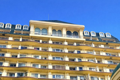 【外観】 | 琵琶湖アーバンリゾート2番館 | マンション最上階の外観、AIで青空加工しています