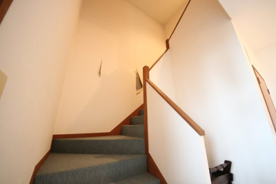 【内装】 | 琵琶湖アーバンリゾート2番館 | 吹抜階段、内装はリフォームが必要です