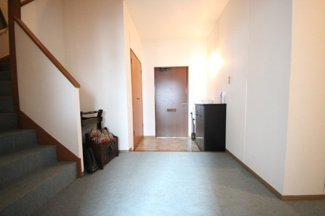 【玄関】 | 琵琶湖アーバンリゾート2番館 | 大容量収納付きの玄関