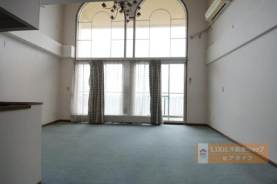 【その他】 | 琵琶湖アーバンリゾート2番館 | AIによる家具消し加工済リビング