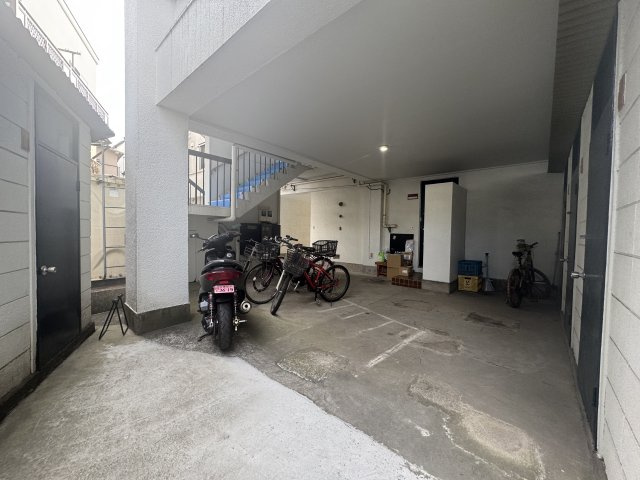 パロス中町の駐車場